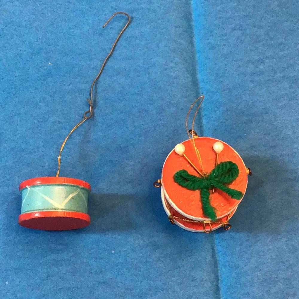 🎁5/10.00🎁 drum ornaments set of 2, vintage wooden, bundle sale 🎁⭐️🍀🎉